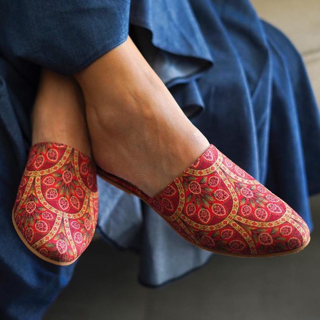 Toranj Model Red Shoes